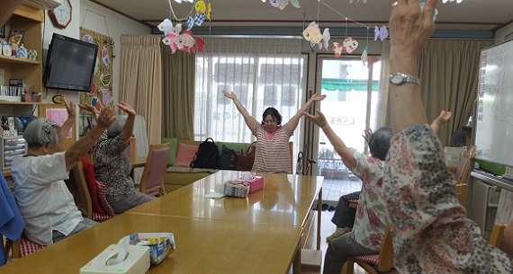 細やかなケアで家族のように。楽しんで、食べて、しゃべる、それが元気の秘訣。