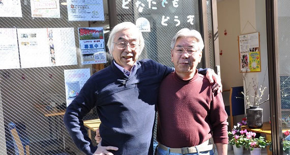 住民一人ひとりと向き合うことで、踏み込んだ支援を。カフェを超えた役割を担う地域のハブ。