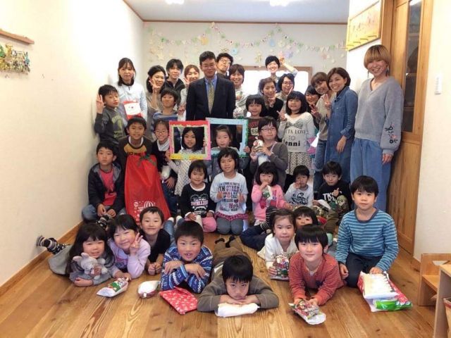 モモの木学校　クリスマス会の全体写真