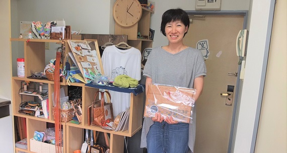 職人さながらの高齢の方も活躍。障害者が作るからではなく、“いいもの”だから売れる店づくり