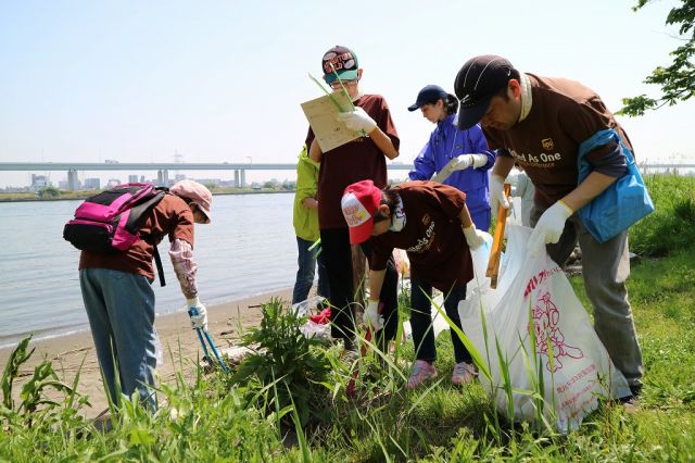 「調べるごみ拾い」風景?