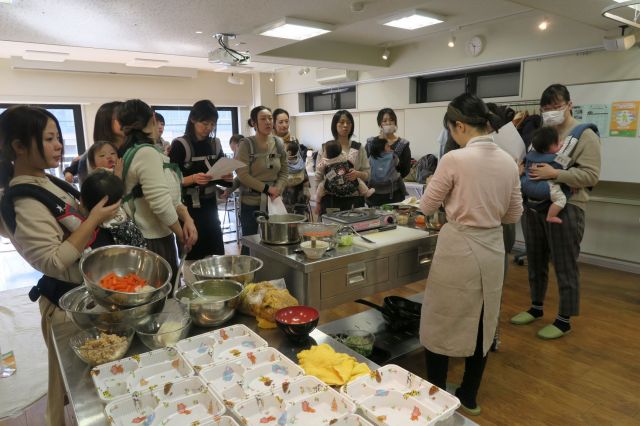 離乳食講座(7ヶ月〜11ヶ月対象)大人食の取り分けを学びます。